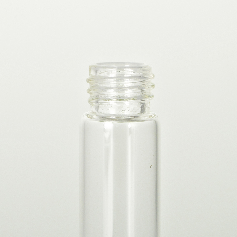 Botella premium de atomizador en blanco y negro de 8 ml con tubo de vidrio delgado de alta claridad, rociador de niebla de metal y plástico