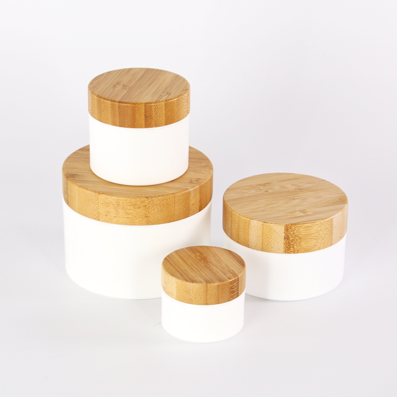 Tarro de crema de PP blanco con tapa de bambú natural